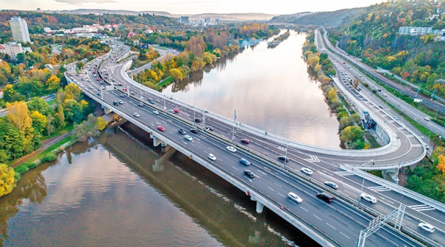 PORR, generální dodavatel rekonstrukce Barrandovského mostu, hodnotí rok od jeho ...