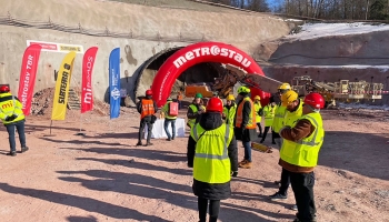 Sv. Barbora nikdy nespí. Dohlíží na ražbu tunelu na stavbě D11 ve dne v noci